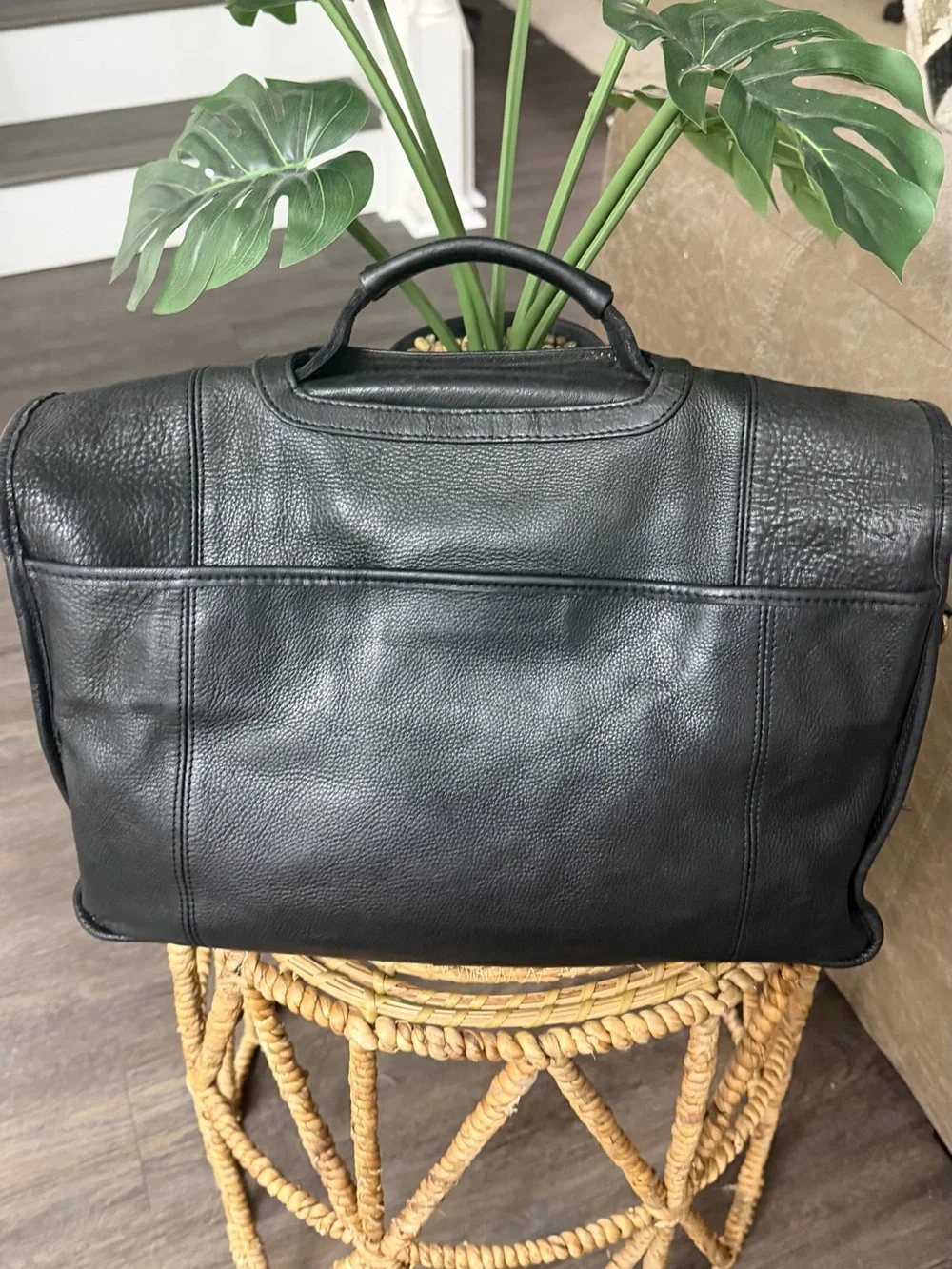 Wilson’s Leather Black Genuine Leather Garment Bag Suit Travel Carrier Vintage